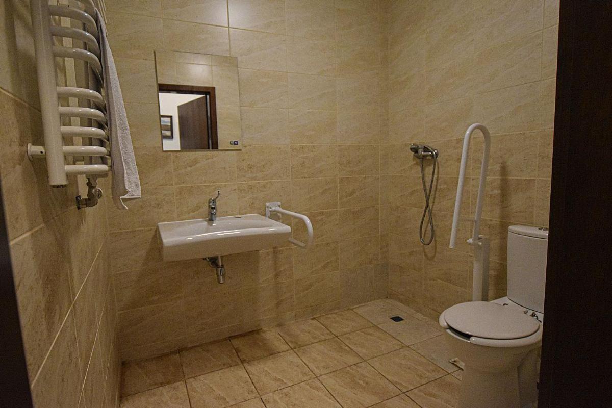 Osrodek Bialy Lew Bed & Breakfast Wojciechow  Exterior photo