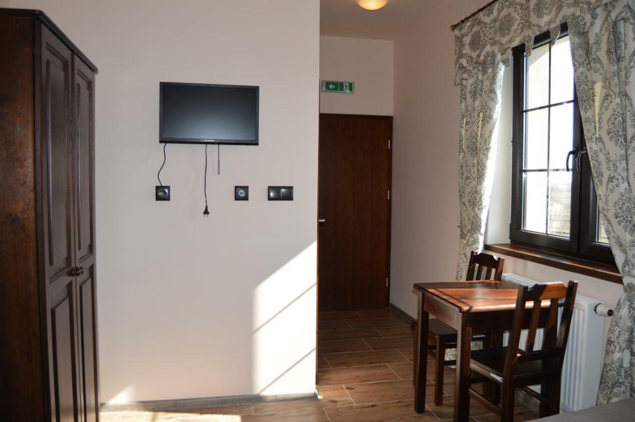 Osrodek Bialy Lew Bed & Breakfast Wojciechow  Exterior photo